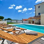 Вилла Vitassi *